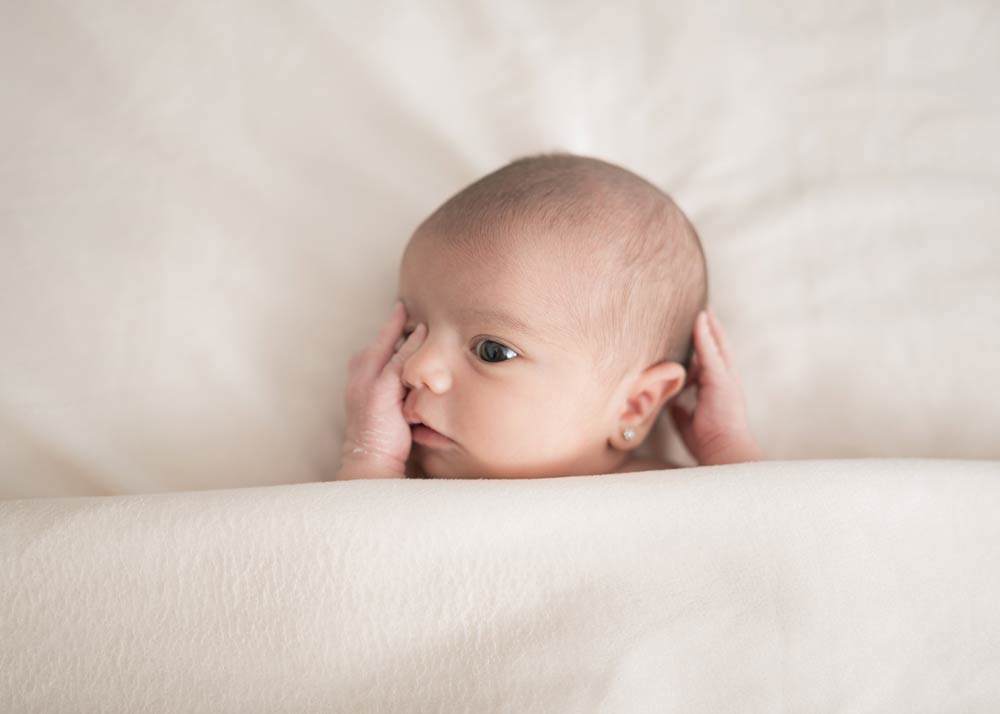 Foto de Bebé Recién Nacido en Caracas por Joel Pino